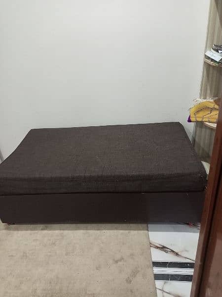 3. in.  1.1 single bed+ 2triple sofa+ 3big heavy storage . . 4
