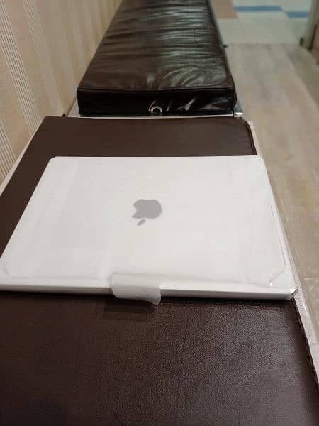Apple MacBook pro retina m3 max
36 gb ram
1 tb ssd
14inch 1