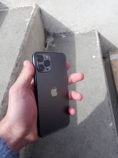 iPhone 11 Pro in good price 10 by 10 condition 64gb jv 82 bettry helt 0