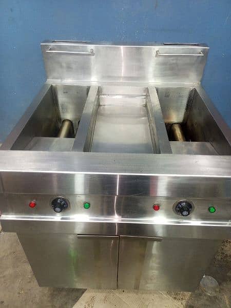 fryer machine almost new condition 1