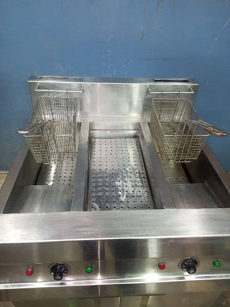 fryer machine almost new condition 2