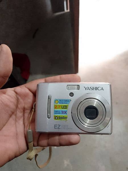 Yashica Camera, 15MP with Stabilizer Tech 3X optical zoom+10x dig zoom 2