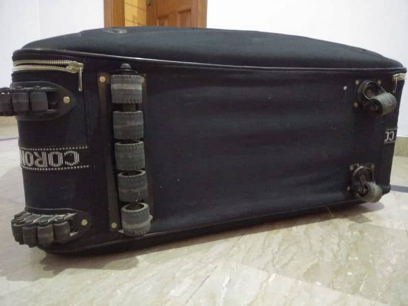 Suit Case| Extra Large |38 Kgs Capacity For Sale 1