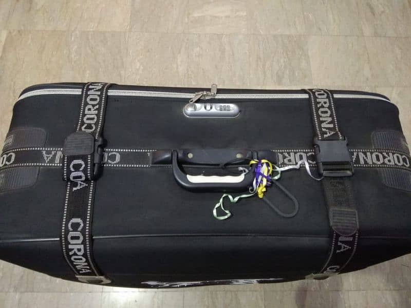 Suit Case| Extra Large |38 Kgs Capacity For Sale 2