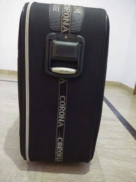 Suit Case| Extra Large |38 Kgs Capacity For Sale 6