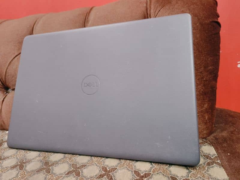 Dell Inspiron 15 3000 Single handed used 12