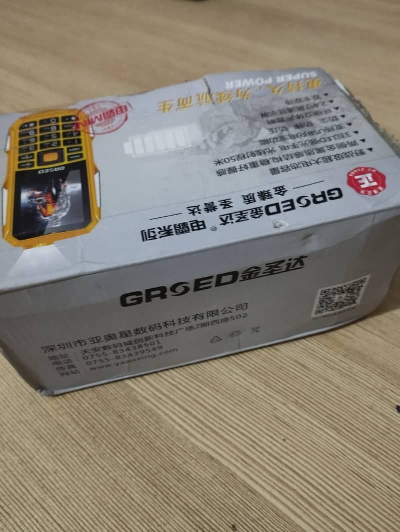 Groed heavy duty military style phone with 6800 mAh Power bank 5