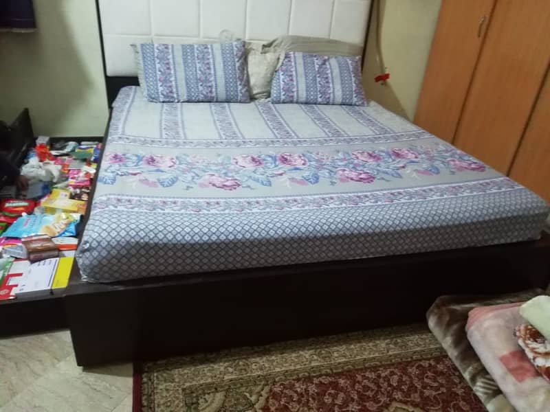 Stylish Double Bed With Side Draws 7
