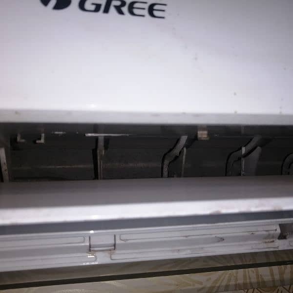 Gree 1 ton turbo pular series inverter ac in warrenty for urgent sale 2