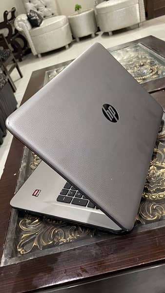 Hp Pavilion 17 ( 7th Gen) 8GB/256SSD 15