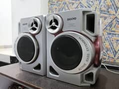 Sanyo Speakers for sale. . . lush condition