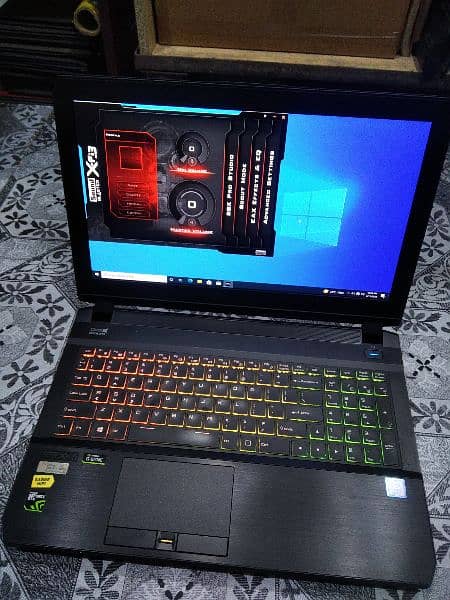 Gaming laptop with 8gb gtx1070 graphic corei7 7820hk 16gb 256ssd500hdd 3