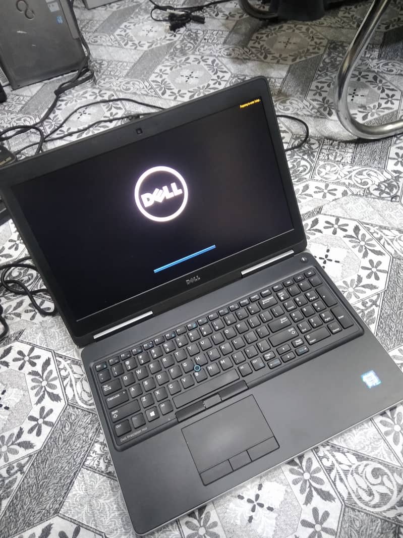 Graphic laptop Dell 7510 2gb quadro m1000m corei7 6820hq 16gb 256ssd. 4