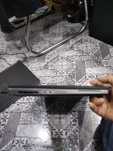 Graphic laptop Dell 7730 with 8gbquadro p4200 corei7 8850h 16gb 512ssd 7