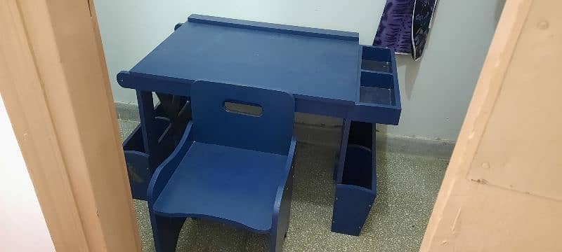 blue study table for kids 3