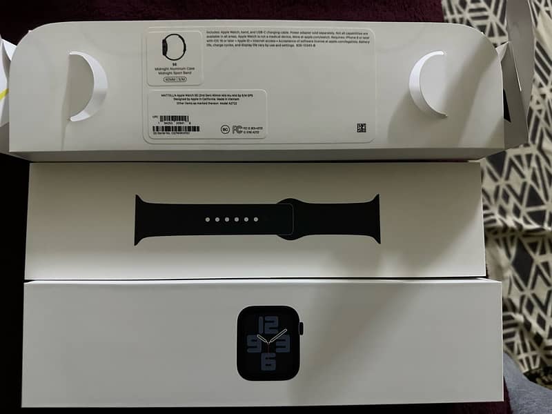 Apple Watch SE (2nd Gen) - Like New - Warranty until 06/24 1