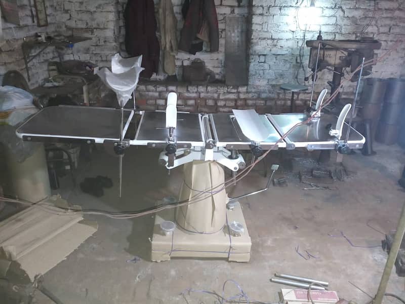 Manufacturer of Hospital Furniture OT Table Delivery Table Exam. Couch 8