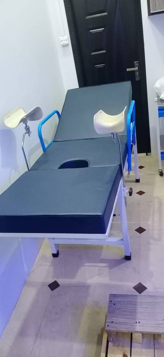 Manufacturer of Hospital Furniture OT Table Delivery Table Exam. Couch 14