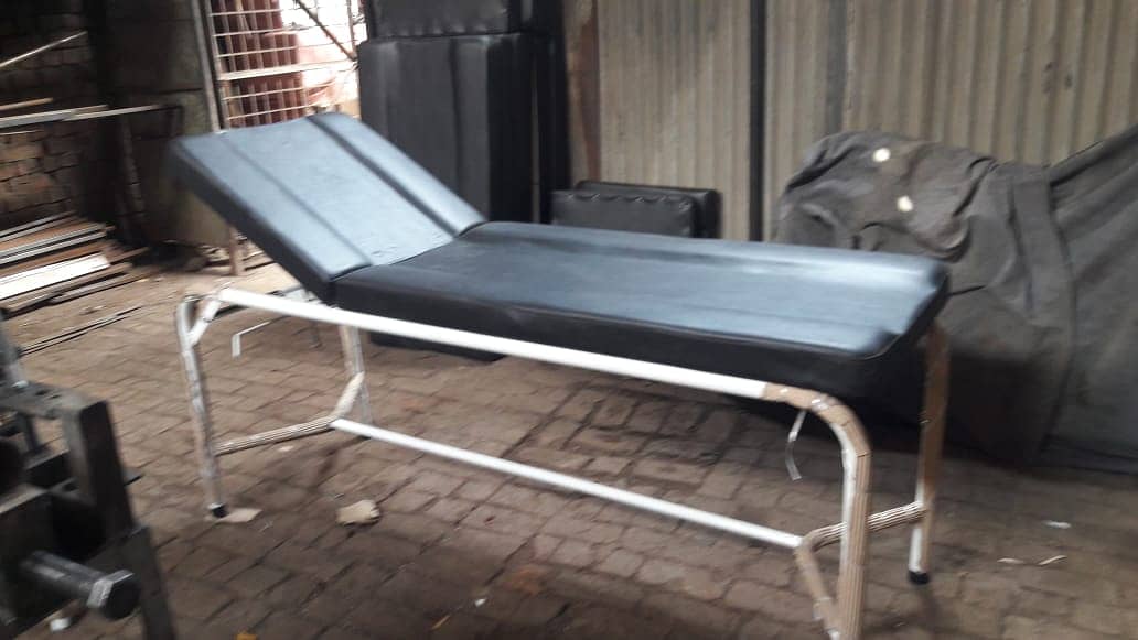 Manufacturer of Hospital Furniture OT Table Delivery Table Exam. Couch 17