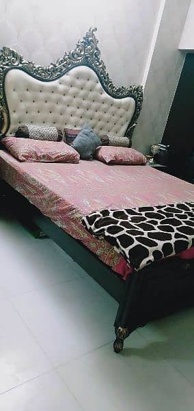 King size bed (without mattress ) 3 piece set 0