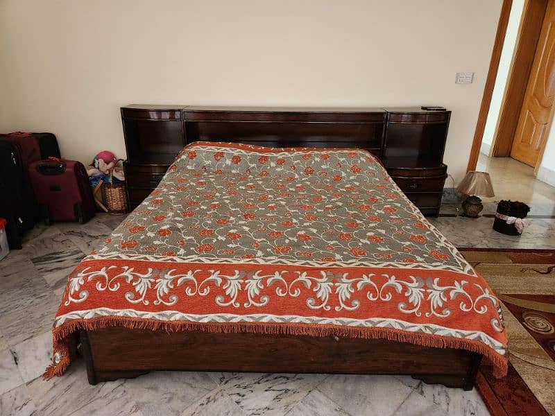 Queen Bed with Spring Mattress 0