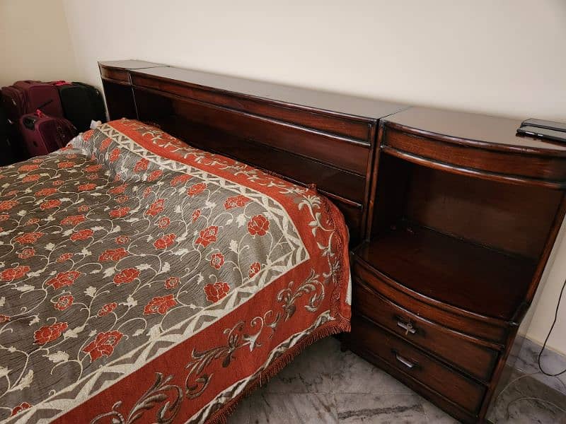 Queen Bed with Spring Mattress 6