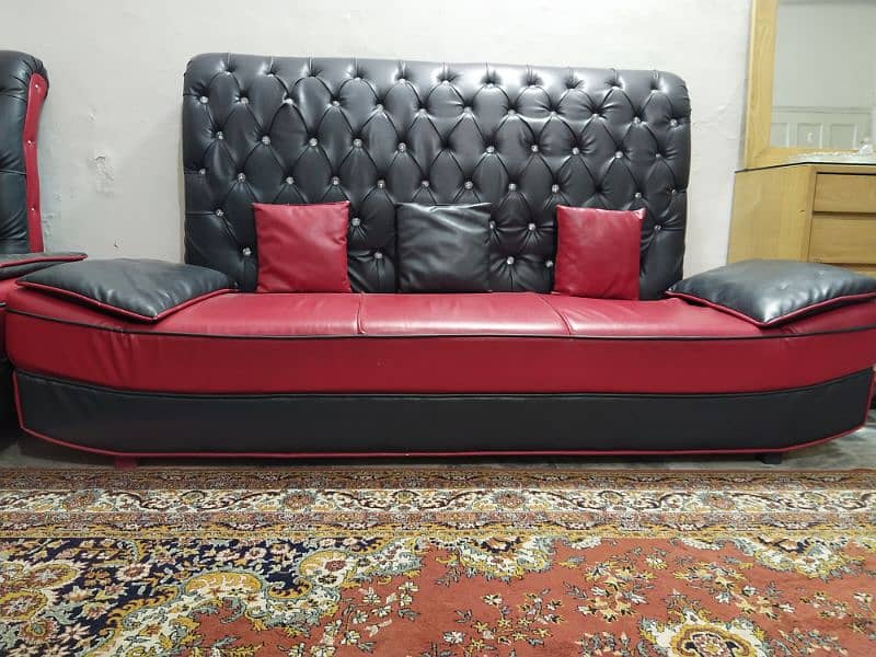 “Luxurious Two-Tone Leather Sofa” 2