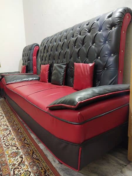 “Luxurious Two-Tone Leather Sofa” 3