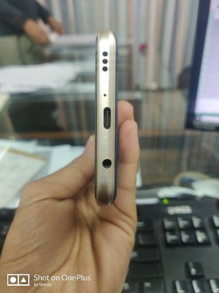 LG V60 thinq 9 by 10 condition 6