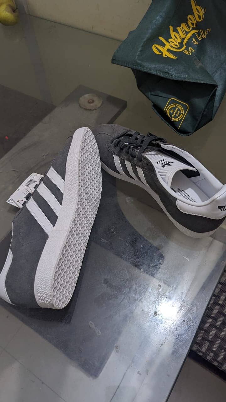Addidas casual sneakers up for sale ((Gazelle)) 1