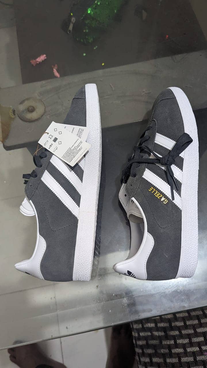 Addidas casual sneakers up for sale ((Gazelle)) 3