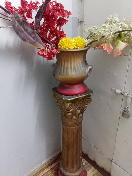 corner vase with flower 2