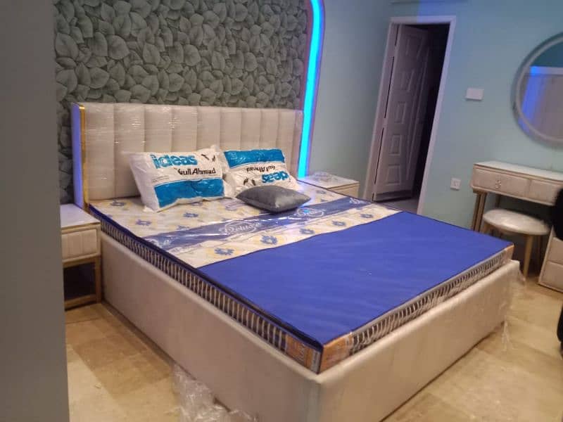 king size bed with two side tables 03002280913 1