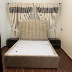 king size bed with two side tables 03002280913