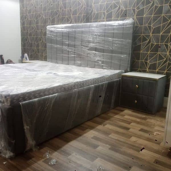 king size bed with two side tables 03002280913 6