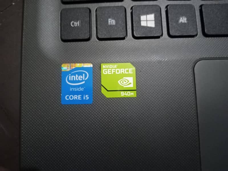 Acer E5-573G: i5 5th Gen, Nvidia 940M 2GB , 8GB RAM, 256GB SSD, 15.6" 2