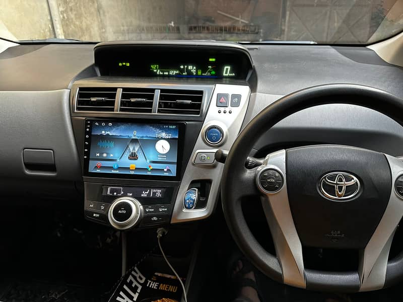 Toyota Prius Alpha 2014 15