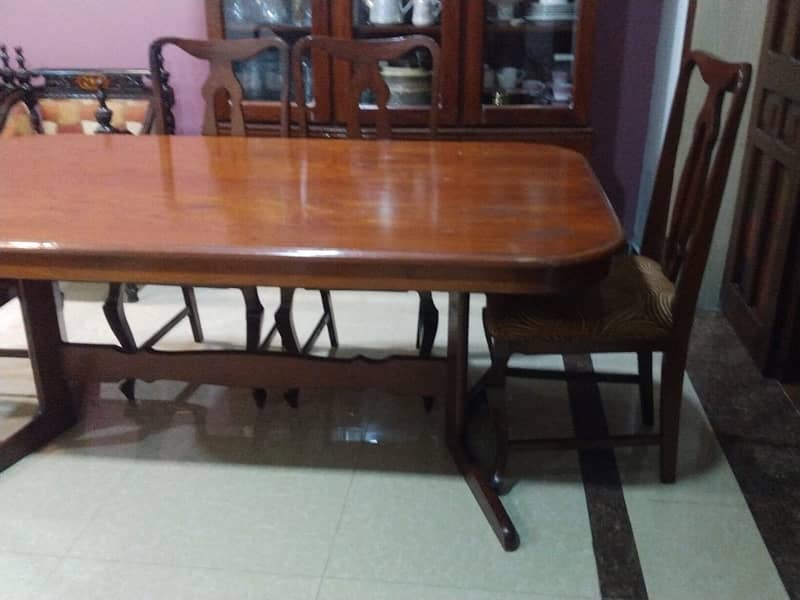 Dinning table with 6 chair solid wood excellent condition 8