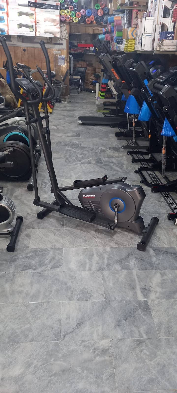 Exercise bike Elliptical Cros Trainer full body workout dumbbell plate 4