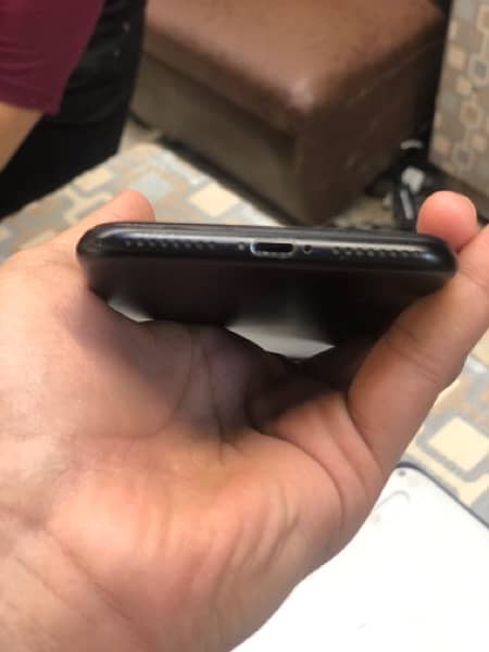 Iphone 7 plus 10/10 condition 128gb (with 5 covers) 5