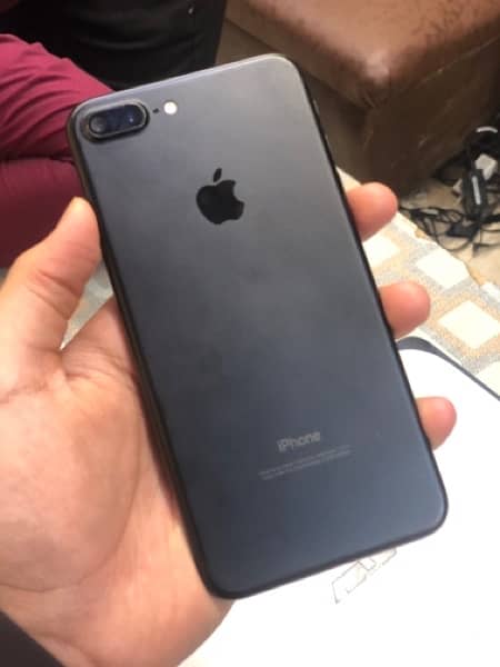 Iphone 7 plus 10/10 condition 128gb (with 5 covers) 6