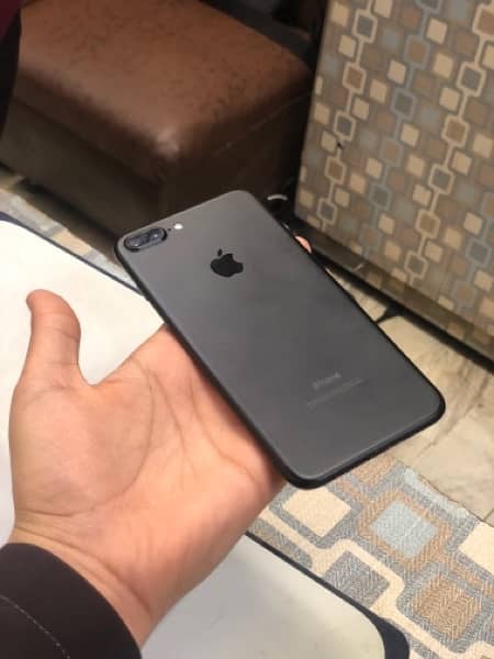 Iphone 7 plus 10/10 condition 128gb (with 5 covers) 7