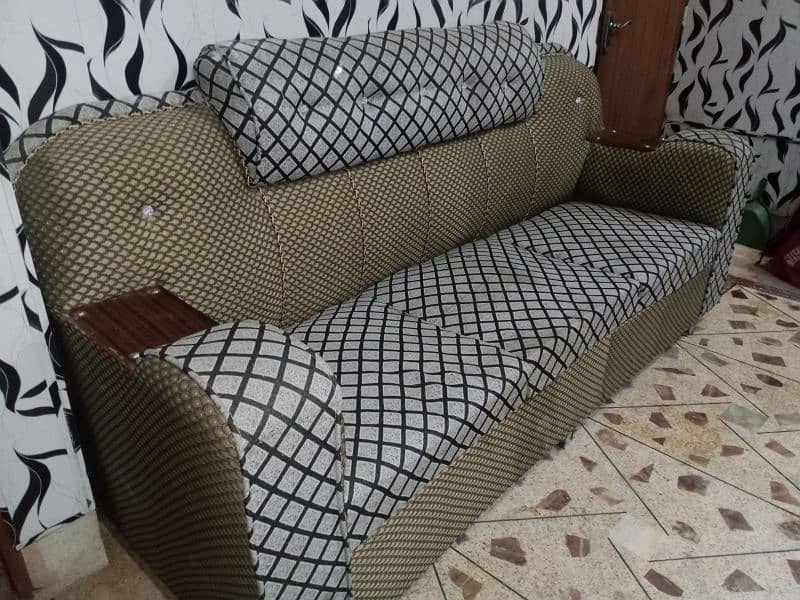 Elegant Sofa Set for Sale 6