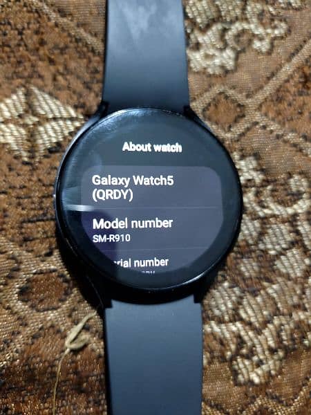 I am selling samsung watch 5 44 mm only watch and charger no box 7