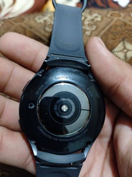 I am selling samsung watch 5 44 mm only watch and charger no box 8
