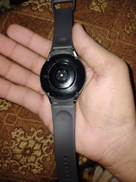 I am selling samsung watch 5 44 mm only watch and charger no box 9