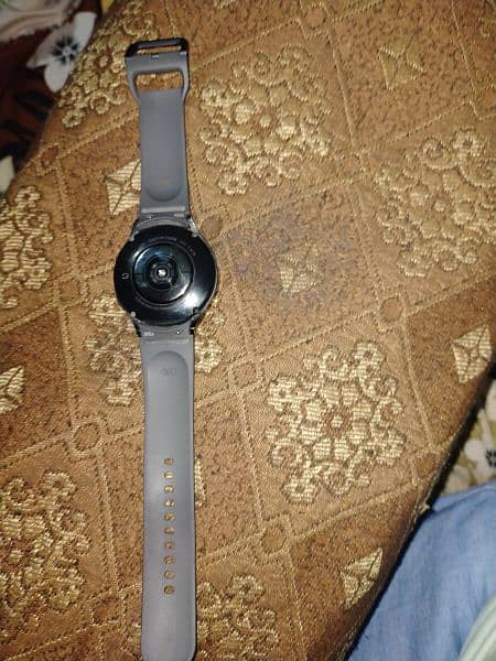 I am selling samsung watch 5 44 mm only watch and charger no box 10