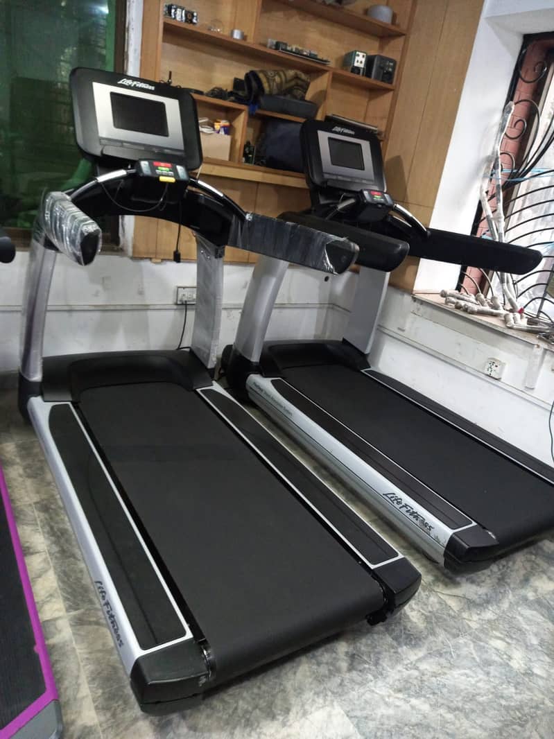 Treadmill Life fitness USA American Brand Refurbished Available 3