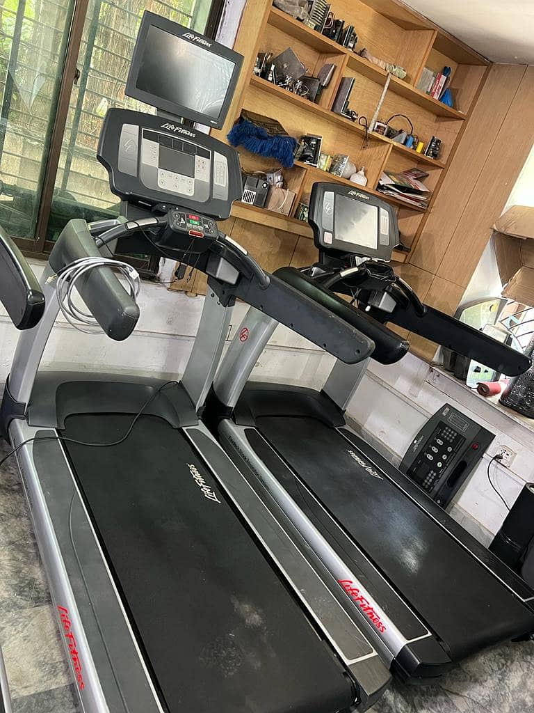 Treadmill Life fitness USA American Brand Refurbished Available 12