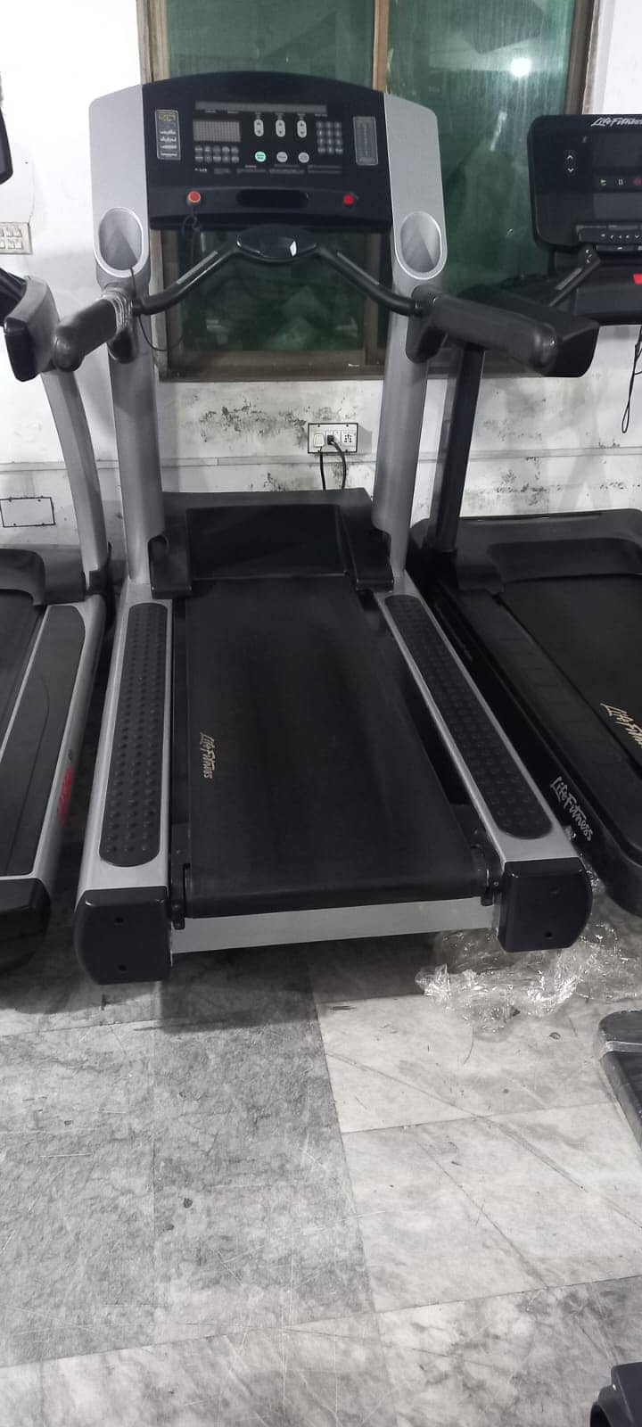 Treadmill Life fitness USA American Brand Refurbished Available 15